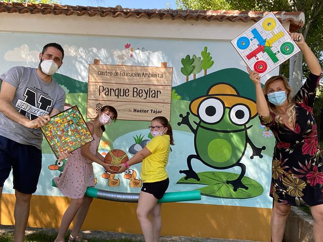 Los técnicos municipales preparan la Escuela de Verano del Parque Beylar de Huétor Tájar (AYTO. HUÉTOR TÁJAR) Los técnicos municipales preparan la Escuela de Verano del Parque Beylar de Huétor Tájar (AYTO. HUÉTOR TÁJAR)