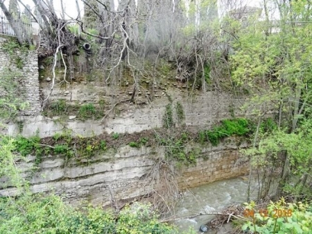 Muralla nazarí bajo el Palacio de los Cordova (OPPIDUM ELÉBERIS) 