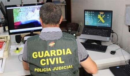 Un agente de la Guardia Civil