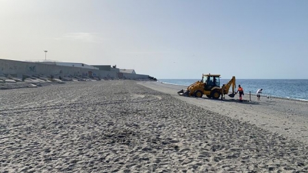 Preparación de la playa para perros (AYTO. MOTRIL)