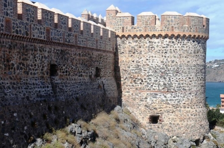 Muralla y Torre del Poniente del Castillo de San Miguel (AYTO. ALMUÑÉCAR)