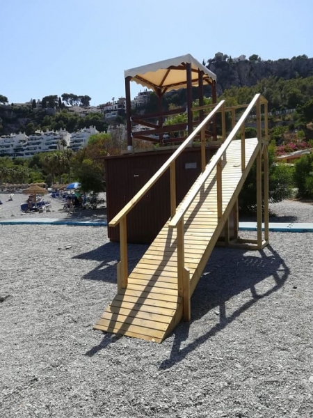 Puesto de socorro en la Playa de Marina del Este (AYTO. ALMUÑÉCAR)