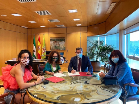 Imagen de la firma del convenio (DIPUTACIÓN)