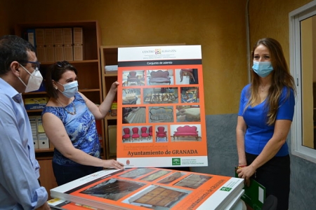 La Delegada de empleo, Virginia Fernández durante una visita Centro Albayzin (JUNTA / ARCHIVO) )
