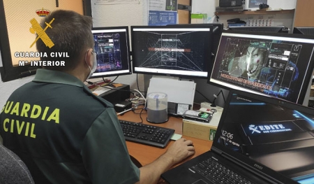 Agente de la Guardia Civil, que ha desmantelado una red ciberdelincuente (GUARDIA CIVIL DE GRANADA)