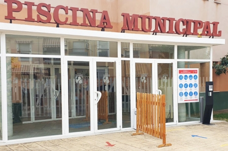 Fachada de la Piscina Municipal de Armilla (AYTO. ARMILLA)