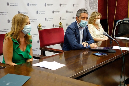 El concejal de Turismo, Manuel Olivares en rueda de prensa (JAVIER ALGARRA / AYUNTAMIENTO) 