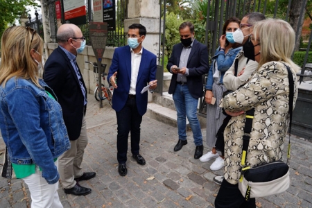 Miembros del PSOE en la sede del Hospital Real (PSOE)
