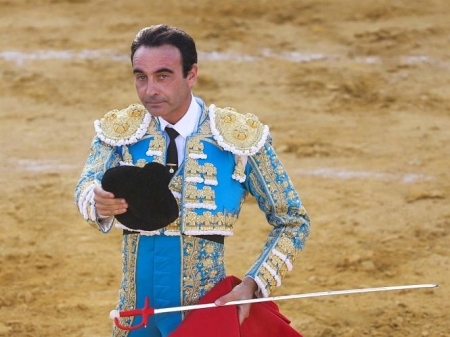 Enrique Ponce en una imagen de archivo (EUROPA PRESS)