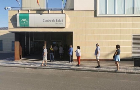  Colas en el Centro de Salud de Maracena (AYTO. MARACENA)