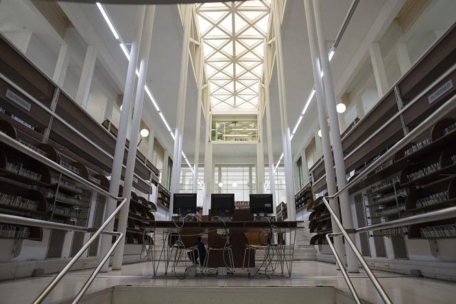 La Biblioteca Pública Provincial de Granada, gestionada por la Consejería de Cultura de la Junta (JUNTA) La Biblioteca Pública Provincial de Granada, gestionada por la Consejería de Cultura de la Junta (JUNTA)