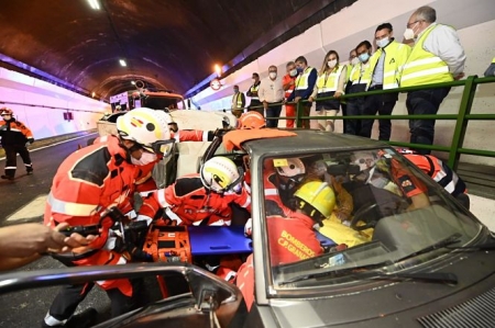 Imagen del simulacro de accidente en los túneles del Serrallo (JUNTA)