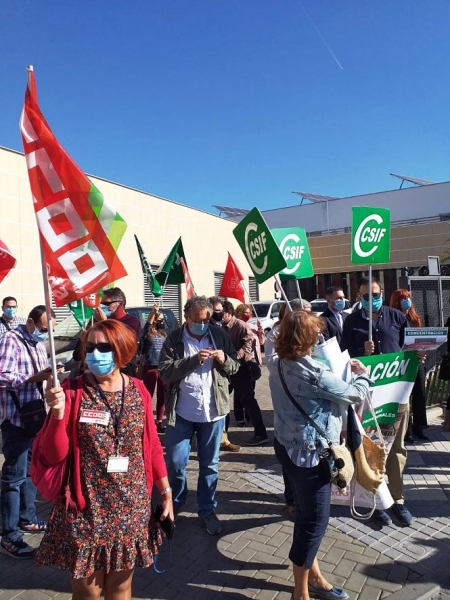 Concentración en el Centro de Salud de Maracena (CCOO)