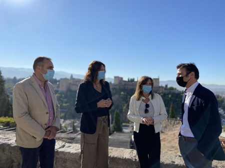 Imagen de la visita de Loles López a Granada )PP)