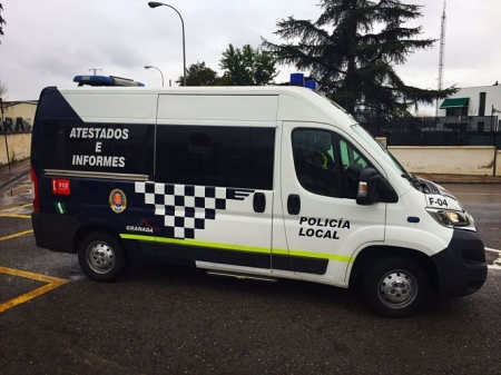 Imagen de archivo de un furgon de la Policía Local de Granada (POLICÍA LOCAL) 