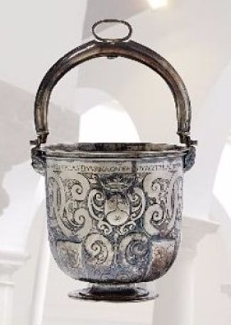 Acetre de plata, en un cartel de una colecta para su recuperación en Christie`s (FACEBOOK DEL MUSEO DE CARMELITAS CALZADAS) Acetre de plata, en un cartel de una colecta para su recuperación en Christie`s (FACEBOOK DEL MUSEO DE CARMELITAS CALZADAS)
