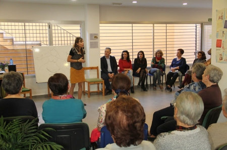 Un reunión de mujeres en imagen de archivo (R. MARTÍNEZ / DIPGRA)