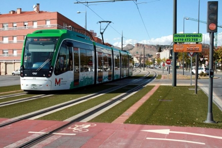 El metro a su paso por Albolote (JUNTA)