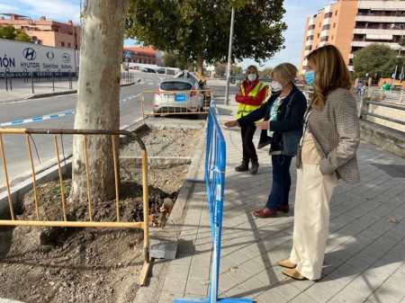 La concejala de Mantenimiento, Eva Martín, ha visitado las obras (AYTO. GRANADA) 