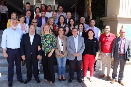 dirigentes socialistas con la vicepresidenta cuarta del Gobierno, Teresa Ribera, el secretario provincial del PSOE, José Entrena, y la secretaria local del partido en Motril, Flor Almón (PSOE) 