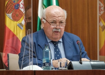 El consejero de Salud y Familias, Jesús Aguirre, en comisión parlamentaria (PARLAMENTO DE ANDALUCÍA)