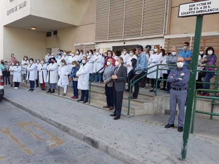 Concentración en recuerdo de una enfermera fallecida por coronavirus (COLEGIO DE ENFERMERÍA) 