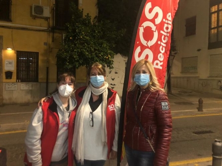 Pepa Rubia en el stand de la campaña `SOS Reciclaje` (AYTO. GRANADA) 