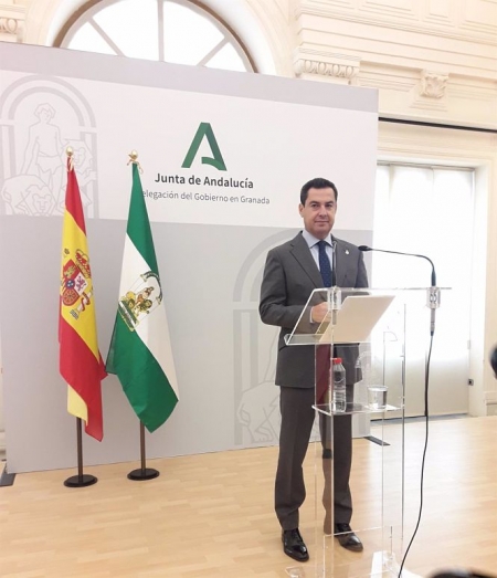 El presidente de la Junta de Andalucía, Juanma Moreno, en rueda de prensa en Granada (EUROPA PRESS) 