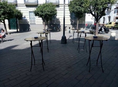 Terraza de un bar vacía en una imagen de archivo (AYUNTAMIENTO DE Sevilla) 