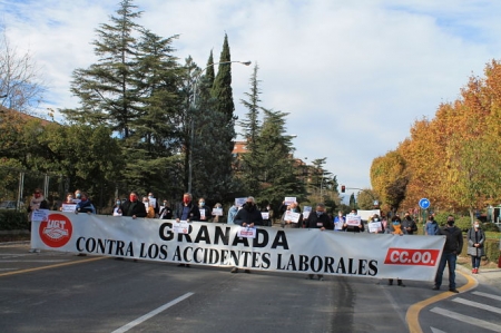 Concentración contra las muertes de sanitarios por Covid-19 (CCOO)