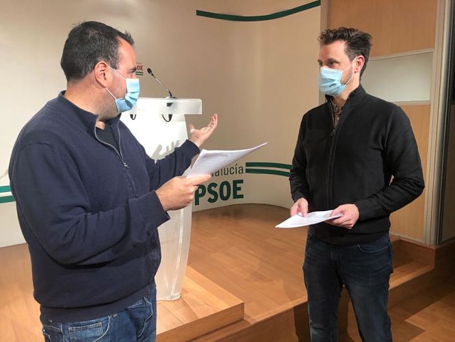 Juan José Martín Arcos y Álex Casares han presentado las enmiendas del PSOE a los presupuestos de la Junta (PSOE) Juan José Martín Arcos y Álex Casares han presentado las enmiendas del PSOE a los presupuestos de la Junta (PSOE)