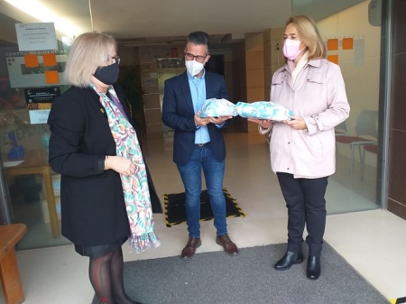 Imagen de la visita a una de las residencias (AYTO. MOTRIL) 