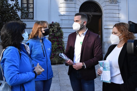 Imagen del encuentro con la asociación `Relevos por la vida` (IU)
