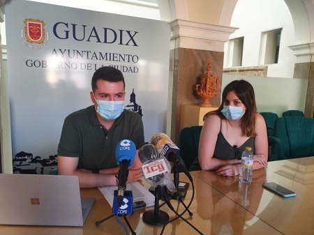 Presentación de `Liberar a Santa Klaus` (AYTO. GUADIX)