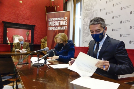   El concejal de Empleo, Emprendimiento, Turismo y Consumo en el Ayuntamiento, Manuel Olivares (JAVIER ALGARRA / AYUNTAMEINTO)
