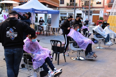Barberos solidarios en las Calles de Almuñécar (AYTO. ALMUÑECAR) 