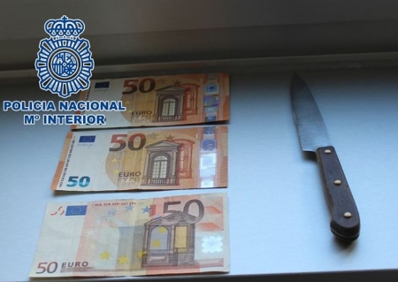 Efectos intervenidos al presunto atracador (POLICIA NACIONAL)