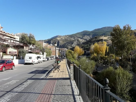 Imagen de una calle de Monachil (AYTO. MONACHIL)