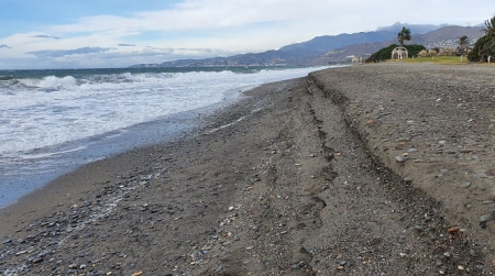 Estado de Playa Granada tras un temporal (ASOCIACIÓN DE CHIRINGUITOS) 