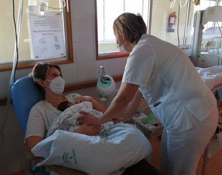 Madre tras un parto en el Virgen de las Nieves (HOSPITAL VIRGEN DE LAS NIEVES) 