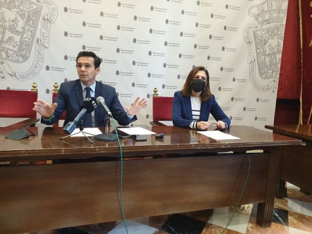 Francisco Cuenca y Raquel Ruz en rueda de prensa (PASOE)