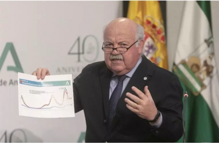 El consejero de Salud y Familias, Jesús Aguirre, durante una rueda de prensa (MARÍA JOSÉ LÓPEZ - EUROPA PRESS) 