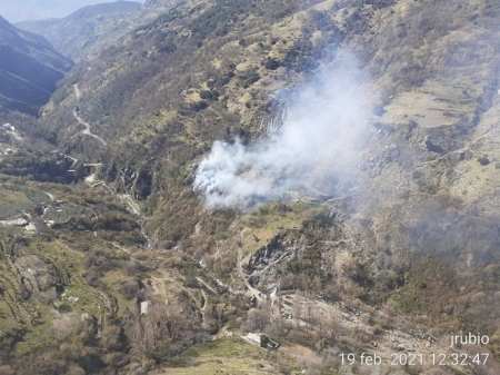 Incendio declarado en el Barranco de Poqueira, en la Alpujarra de Granada (INFOCA)