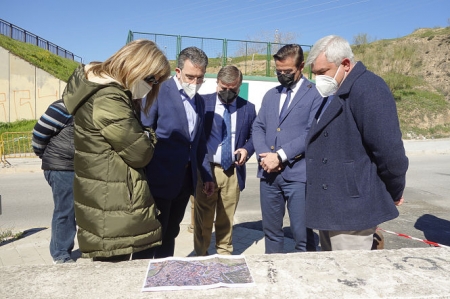 Imagen de la visita a Haza Grande (JAVIER ALGARRA / AYUNTAMIENTO) 