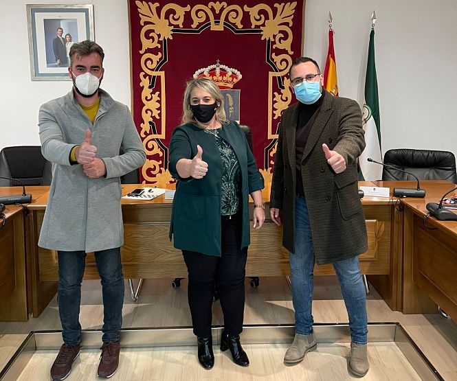 La alcaldesa de Las Gabias junto al primer teniente de alcalde y al concejal de Hacienda (AYTO. LAS GABIAS) La alcaldesa de Las Gabias junto al primer teniente de alcalde y al concejal de Hacienda (AYTO. LAS GABIAS)