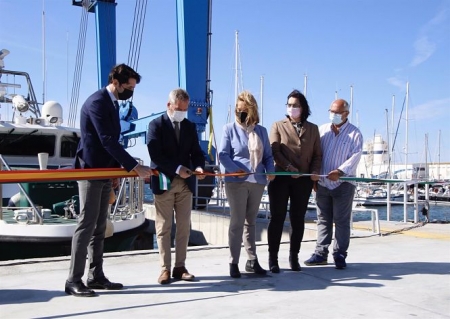 Corte protocolario de cinta con motivo de la inauguración (PUERTO DE MOTRIL) 