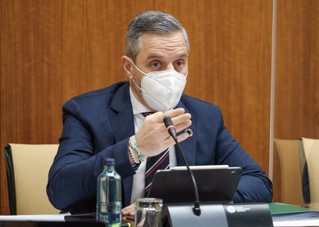 El consejero de Hacienda y Financiación Europea, Juan Bravo, en comisión parlamentaria, en imagen de archivo (PARLAMENTO DE ANDALUCÍA) 