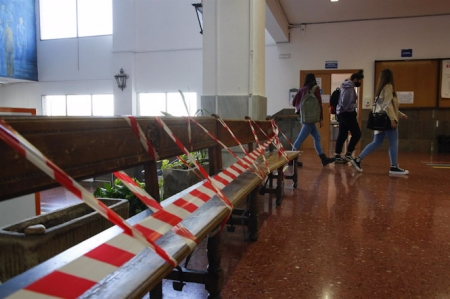 Pasillos de la Universidad de Granada (ÁLEX CÁMARA-EUROPA PRESS)