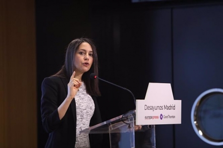 La presidenta de Cs, Inés Arrimadas, en una imagen de 8 de abril en los Desayunos Madrid` (MARTA FERNÁNDEZ / EUROPA PRESS)