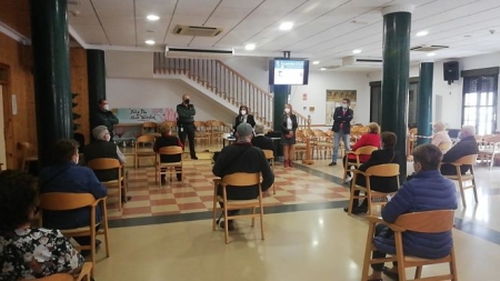 Charla celebrada en el Centro de Mayores de Armilla (AYTO. ARMILLA)